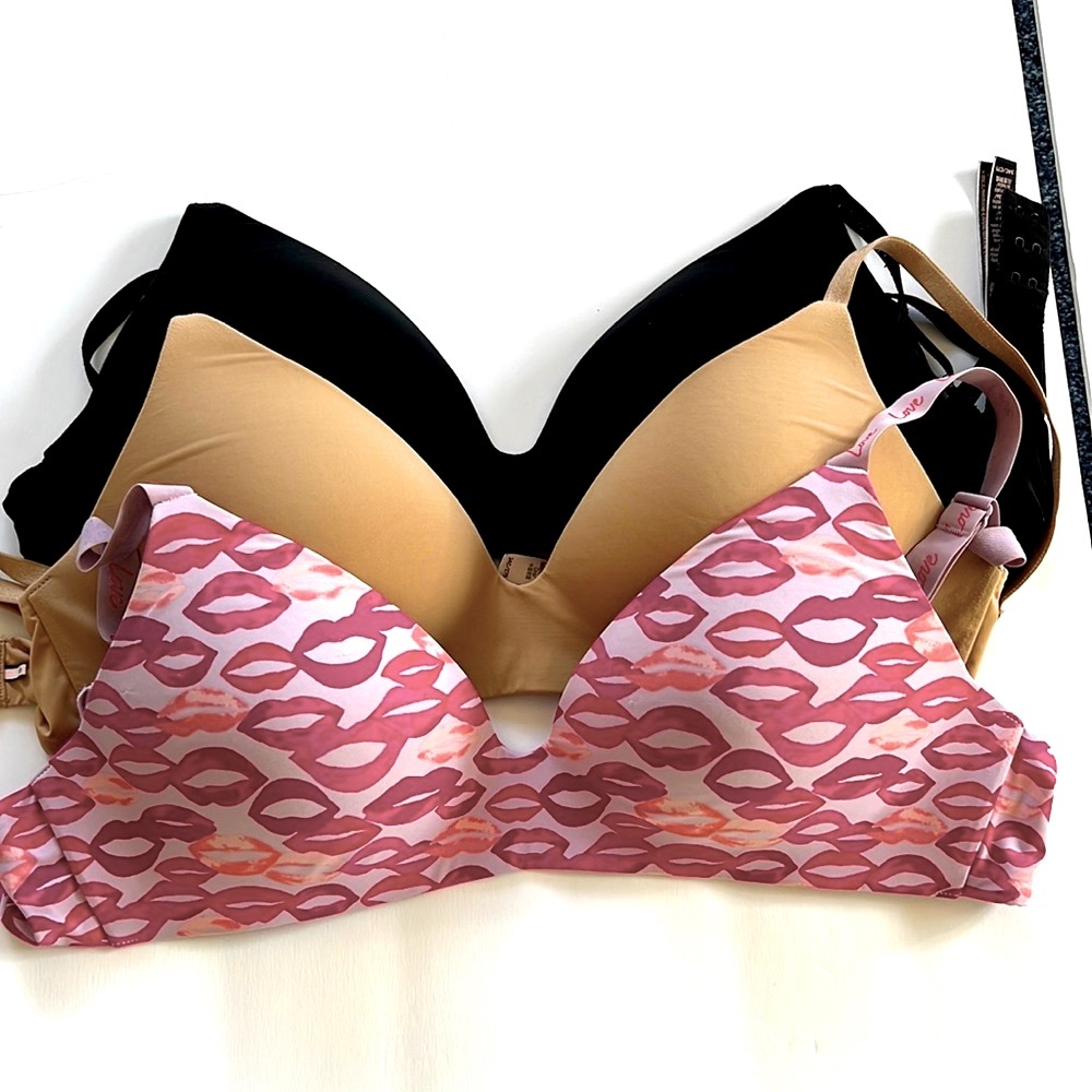 Set of 3 VS Tshirt no wire lightly lined 34/C